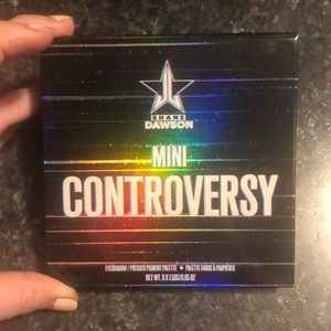 Mini controversy pallet